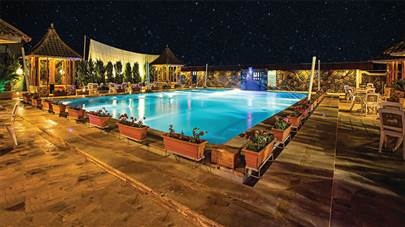 استخر هتل بزرگ کوروش کیش استخر هتل بزرگ کوروش کیش